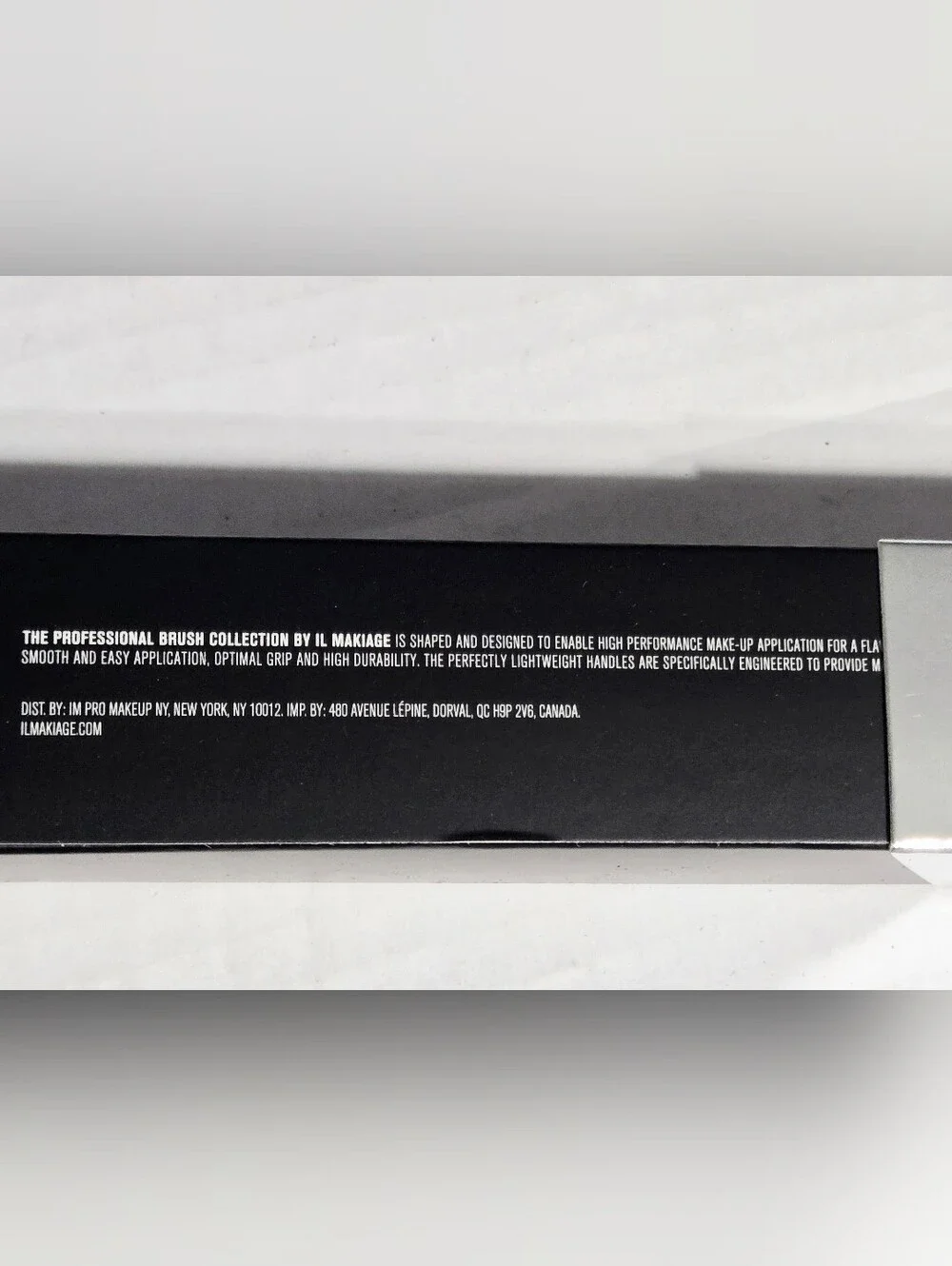 IL Makiage #100 Foundation Blending Brush Makeup Brush New in Box Gift Edition
